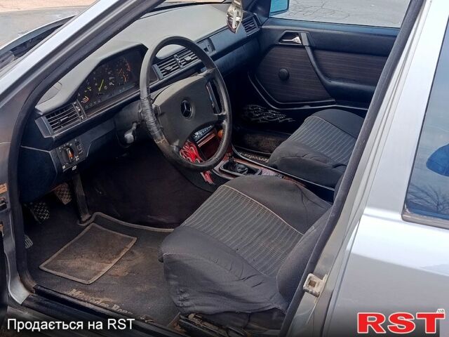 Мерседес Е-Класс 1990 в Первомайском на Automoto.ua Серый Мерседес Е-Класс, объемом двигателя 2.3 л и пробегом 0 тыс. км за 1950 $, фото 6 на Automoto.ua
