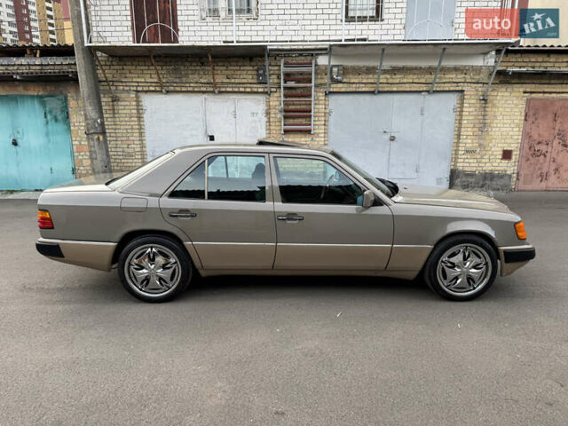 Серый Мерседес Е-Класс, объемом двигателя 2.3 л и пробегом 400 тыс. км за 4999 $, фото 1 на Automoto.ua