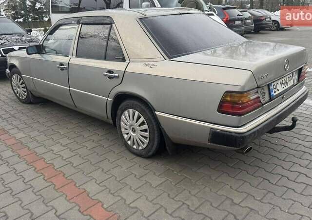 Серый Мерседес Е-Класс, объемом двигателя 2 л и пробегом 430 тыс. км за 1500 $, фото 1 на Automoto.ua