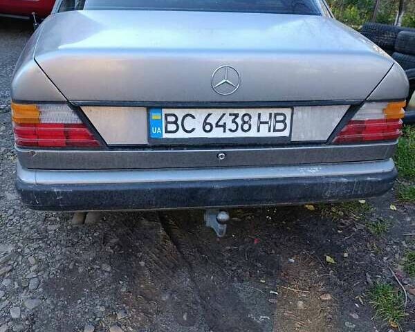 Серый Мерседес Е-Класс, объемом двигателя 3 л и пробегом 400 тыс. км за 1700 $, фото 1 на Automoto.ua