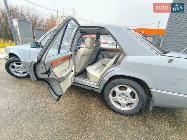 Сірий Мерседес Е-Клас, об'ємом двигуна 1.99 л та пробігом 403 тис. км за 2999 $, фото 8 на Automoto.ua