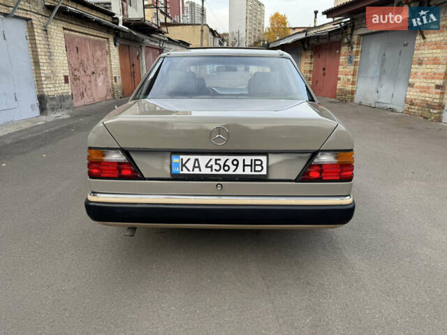 Серый Мерседес Е-Класс, объемом двигателя 2.3 л и пробегом 400 тыс. км за 4999 $, фото 3 на Automoto.ua