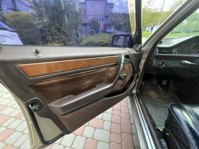 Сірий Мерседес Е-Клас, об'ємом двигуна 2 л та пробігом 300 тис. км за 1650 $, фото 21 на Automoto.ua