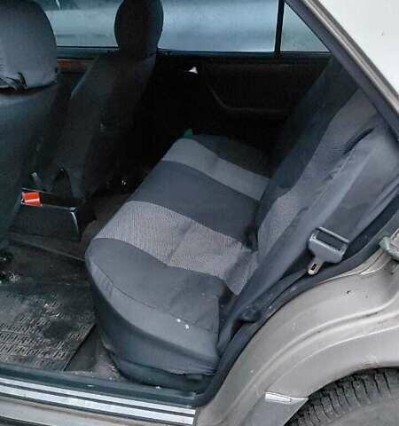 Серый Мерседес Е-Класс, объемом двигателя 2.5 л и пробегом 443 тыс. км за 2000 $, фото 4 на Automoto.ua