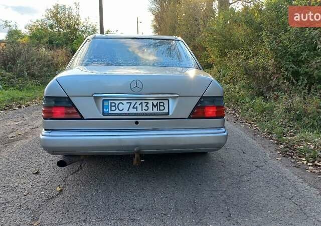 Мерседес Е-Класс 1990 в Жидачов на Automoto.ua Серый Мерседес Е-Класс, объемом двигателя 2 л и пробегом 365 тыс. км за 2300 $, фото 8 на Automoto.ua