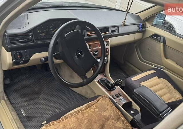 Серый Мерседес Е-Класс, объемом двигателя 2 л и пробегом 430 тыс. км за 1500 $, фото 3 на Automoto.ua