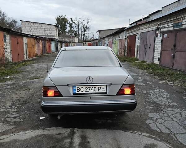 Серый Мерседес Е-Класс, объемом двигателя 2.3 л и пробегом 405 тыс. км за 1950 $, фото 3 на Automoto.ua
