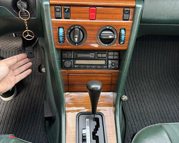 Серый Мерседес Е-Класс, объемом двигателя 2.3 л и пробегом 400 тыс. км за 4999 $, фото 15 на Automoto.ua