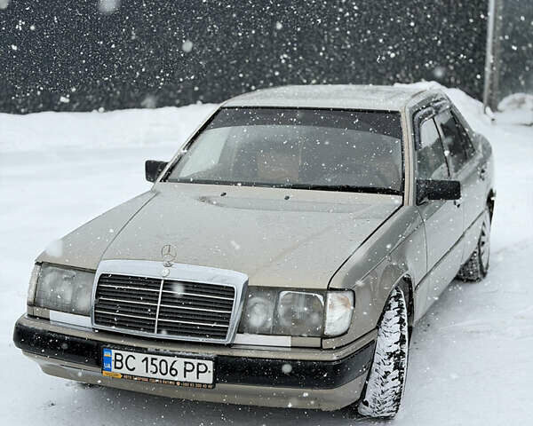 Сірий Мерседес Е-Клас, об'ємом двигуна 2 л та пробігом 300 тис. км за 2500 $, фото 1 на Automoto.ua