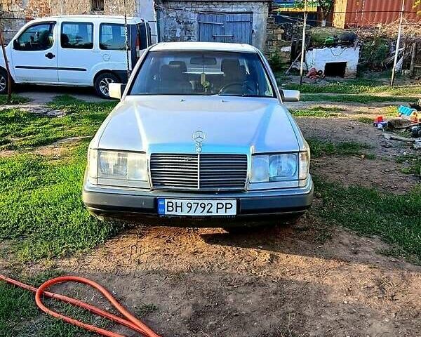 Сірий Мерседес Е-Клас, об'ємом двигуна 2 л та пробігом 400 тис. км за 2800 $, фото 6 на Automoto.ua