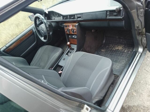 Сірий Мерседес Е-Клас, об'ємом двигуна 2.3 л та пробігом 486 тис. км за 2300 $, фото 3 на Automoto.ua