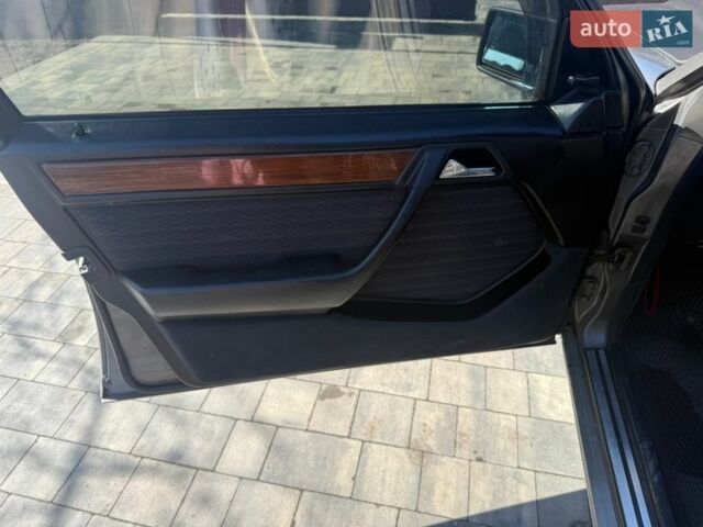 Сірий Мерседес Е-Клас, об'ємом двигуна 2 л та пробігом 350 тис. км за 3850 $, фото 17 на Automoto.ua
