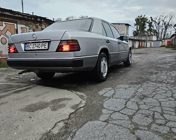 Серый Мерседес Е-Класс, объемом двигателя 2.3 л и пробегом 405 тыс. км за 1950 $, фото 5 на Automoto.ua