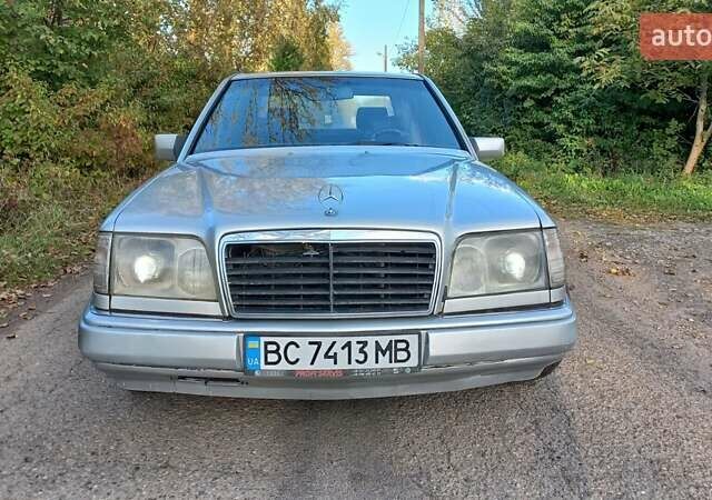 Мерседес Е-Класс 1990 в Жидачов на Automoto.ua Серый Мерседес Е-Класс, объемом двигателя 2 л и пробегом 365 тыс. км за 2300 $, фото 9 на Automoto.ua