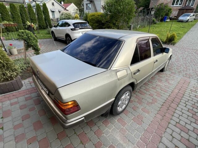 Сірий Мерседес Е-Клас, об'ємом двигуна 2 л та пробігом 300 тис. км за 1650 $, фото 19 на Automoto.ua
