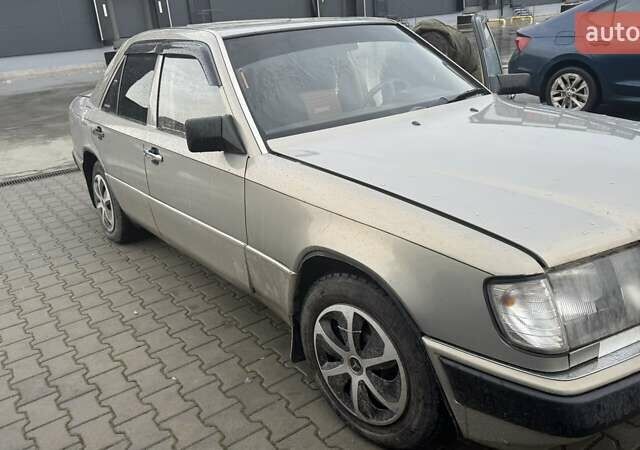 Серый Мерседес Е-Класс, объемом двигателя 2 л и пробегом 430 тыс. км за 1500 $, фото 7 на Automoto.ua