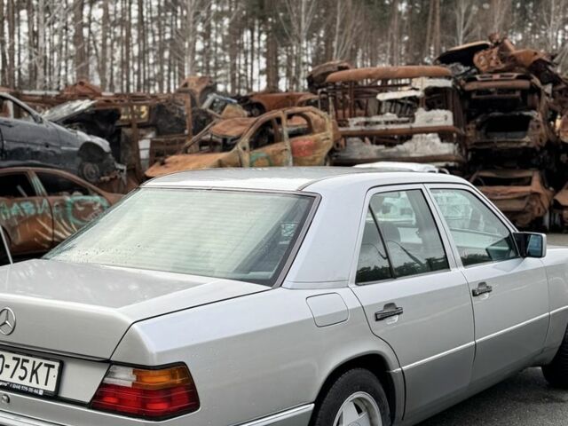 Серый Мерседес Е-Класс, объемом двигателя 2.3 л и пробегом 163 тыс. км за 8000 $, фото 4 на Automoto.ua