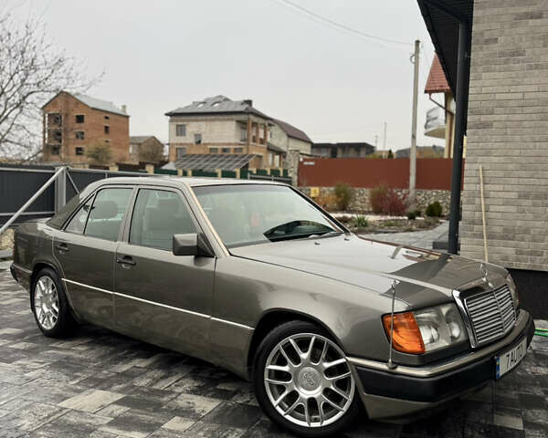 Серый Мерседес Е-Класс, объемом двигателя 2.6 л и пробегом 400 тыс. км за 4400 $, фото 5 на Automoto.ua