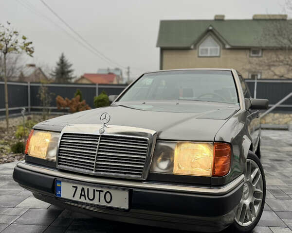 Серый Мерседес Е-Класс, объемом двигателя 2.6 л и пробегом 400 тыс. км за 4400 $, фото 3 на Automoto.ua