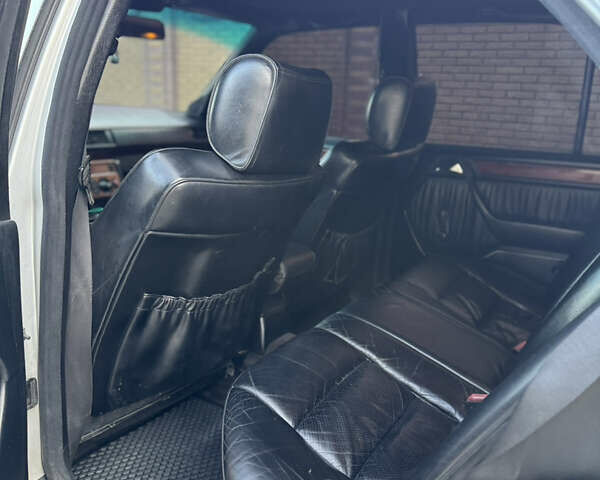 Серый Мерседес Е-Класс, объемом двигателя 2.6 л и пробегом 250 тыс. км за 3450 $, фото 14 на Automoto.ua