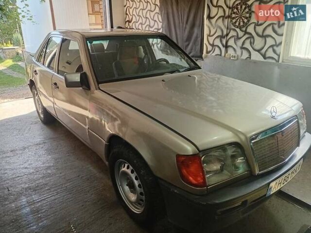 Серый Мерседес Е-Класс, объемом двигателя 2.6 л и пробегом 320 тыс. км за 1600 $, фото 3 на Automoto.ua