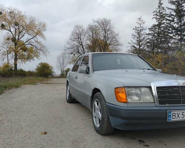 Мерседес Е-Класс 1991 в Каменце-Подольском на Automoto.ua Серый Мерседес Е-Класс, объемом двигателя 2.3 л и пробегом 290 тыс. км за 2750 $, фото 1 на Automoto.ua
