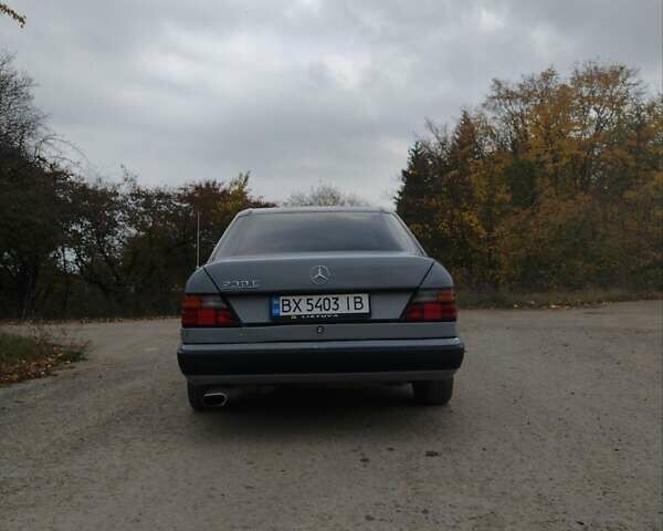Мерседес Е-Класс 1991 в Каменце-Подольском на Automoto.ua Серый Мерседес Е-Класс, объемом двигателя 2.3 л и пробегом 290 тыс. км за 2750 $, фото 6 на Automoto.ua