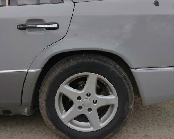 Мерседес Е-Класс 1991 в Каменце-Подольском на Automoto.ua Серый Мерседес Е-Класс, объемом двигателя 2.3 л и пробегом 290 тыс. км за 2750 $, фото 12 на Automoto.ua