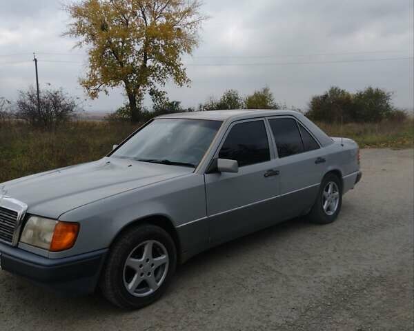 Мерседес Е-Класс 1991 в Каменце-Подольском на Automoto.ua Серый Мерседес Е-Класс, объемом двигателя 2.3 л и пробегом 290 тыс. км за 2750 $, фото 4 на Automoto.ua