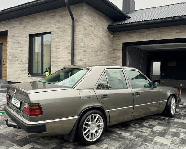 Серый Мерседес Е-Класс, объемом двигателя 2.6 л и пробегом 400 тыс. км за 4800 $, фото 10 на Automoto.ua