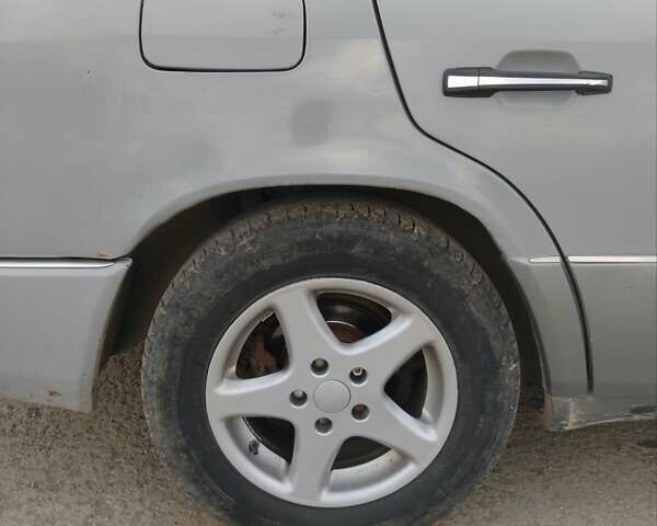 Мерседес Е-Класс 1991 в Каменце-Подольском на Automoto.ua Серый Мерседес Е-Класс, объемом двигателя 2.3 л и пробегом 290 тыс. км за 2750 $, фото 9 на Automoto.ua