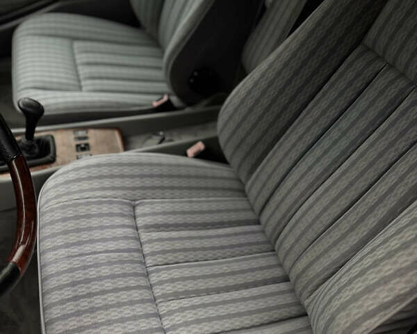 Серый Мерседес Е-Класс, объемом двигателя 2.6 л и пробегом 400 тыс. км за 4800 $, фото 17 на Automoto.ua