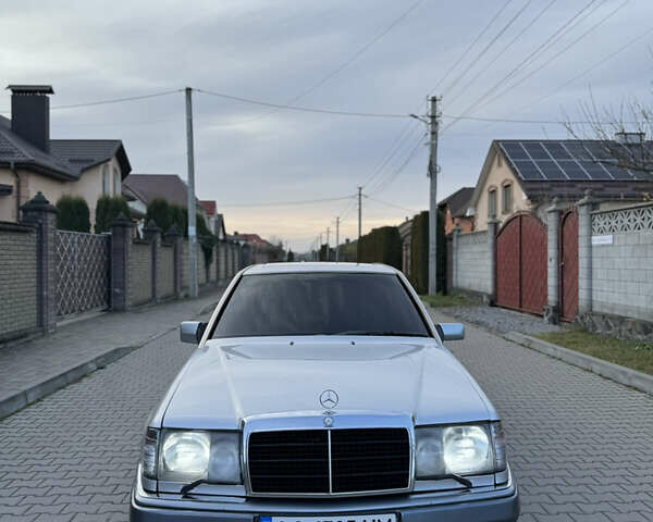 Серый Мерседес Е-Класс, объемом двигателя 2.6 л и пробегом 250 тыс. км за 3450 $, фото 2 на Automoto.ua