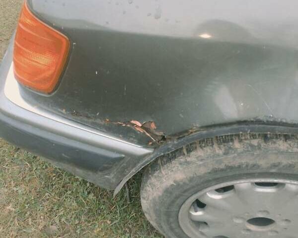 Серый Мерседес Е-Класс, объемом двигателя 2 л и пробегом 600 тыс. км за 1700 $, фото 3 на Automoto.ua