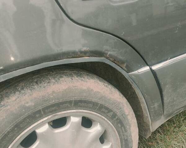 Серый Мерседес Е-Класс, объемом двигателя 2 л и пробегом 600 тыс. км за 1700 $, фото 2 на Automoto.ua