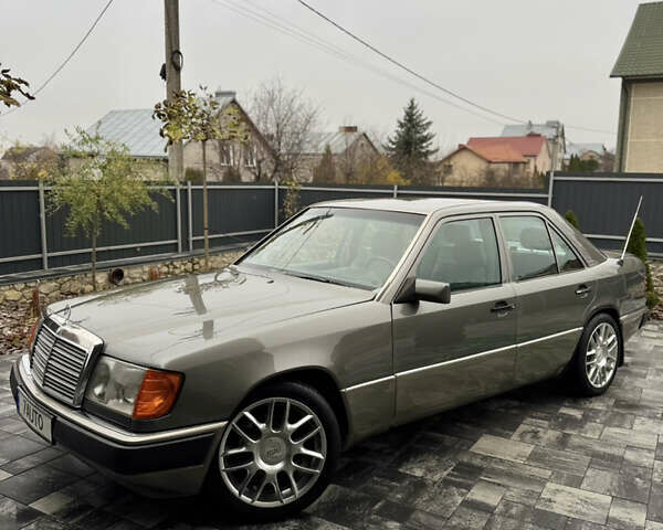 Серый Мерседес Е-Класс, объемом двигателя 2.6 л и пробегом 400 тыс. км за 4400 $, фото 4 на Automoto.ua