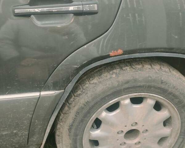 Серый Мерседес Е-Класс, объемом двигателя 2 л и пробегом 600 тыс. км за 1700 $, фото 4 на Automoto.ua