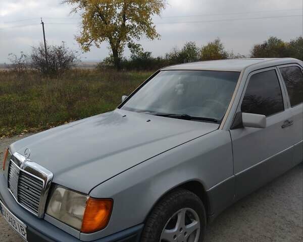 Мерседес Е-Класс 1991 в Каменце-Подольском на Automoto.ua Серый Мерседес Е-Класс, объемом двигателя 2.3 л и пробегом 290 тыс. км за 2750 $, фото 3 на Automoto.ua