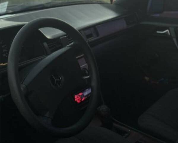 Сірий Мерседес Е-Клас, об'ємом двигуна 2 л та пробігом 600 тис. км за 1425 $, фото 1 на Automoto.ua