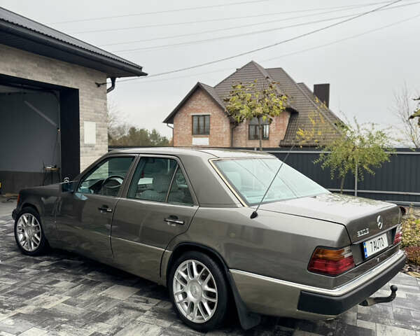 Серый Мерседес Е-Класс, объемом двигателя 2.6 л и пробегом 400 тыс. км за 4800 $, фото 11 на Automoto.ua