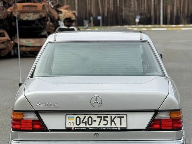 Серый Мерседес Е-Класс, объемом двигателя 2.3 л и пробегом 163 тыс. км за 8000 $, фото 3 на Automoto.ua