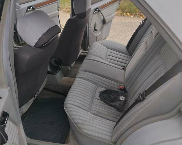 Мерседес Е-Класс 1991 в Каменце-Подольском на Automoto.ua Серый Мерседес Е-Класс, объемом двигателя 2.3 л и пробегом 290 тыс. км за 2750 $, фото 25 на Automoto.ua