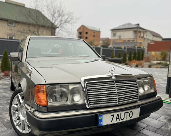 Серый Мерседес Е-Класс, объемом двигателя 2.6 л и пробегом 400 тыс. км за 4800 $, фото 1 на Automoto.ua