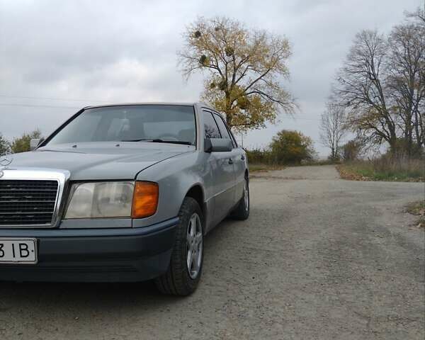 Мерседес Е-Класс 1991 в Каменце-Подольском на Automoto.ua Серый Мерседес Е-Класс, объемом двигателя 2.3 л и пробегом 290 тыс. км за 2750 $, фото 2 на Automoto.ua