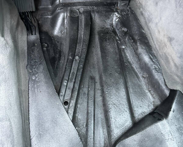 Серый Мерседес Е-Класс, объемом двигателя 2.6 л и пробегом 400 тыс. км за 4400 $, фото 20 на Automoto.ua