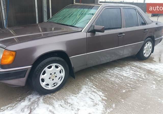 Сірий Мерседес Е-Клас, об'ємом двигуна 2.3 л та пробігом 452 тис. км за 2700 $, фото 7 на Automoto.ua