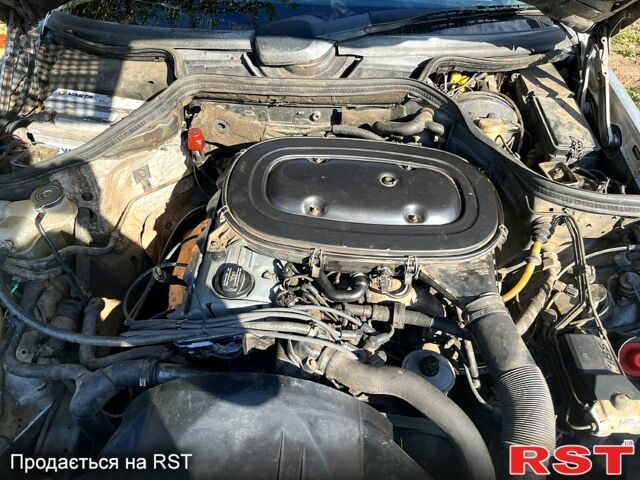 Серый Мерседес Е-Класс, объемом двигателя 2.3 л и пробегом 200 тыс. км за 2600 $, фото 7 на Automoto.ua