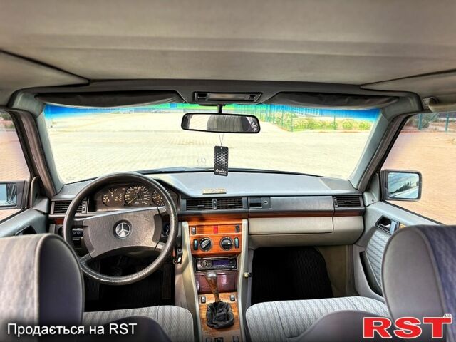 Сірий Мерседес Е-Клас, об'ємом двигуна 2.3 л та пробігом 0 тис. км за 2450 $, фото 9 на Automoto.ua