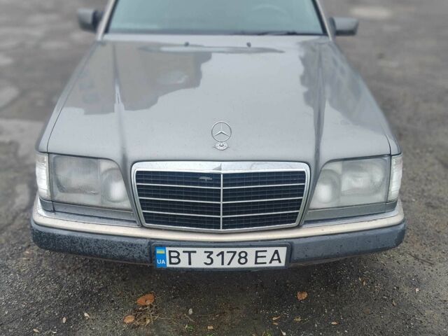 Серый Мерседес Е-Класс, объемом двигателя 2.5 л и пробегом 650 тыс. км за 1537 $, фото 1 на Automoto.ua