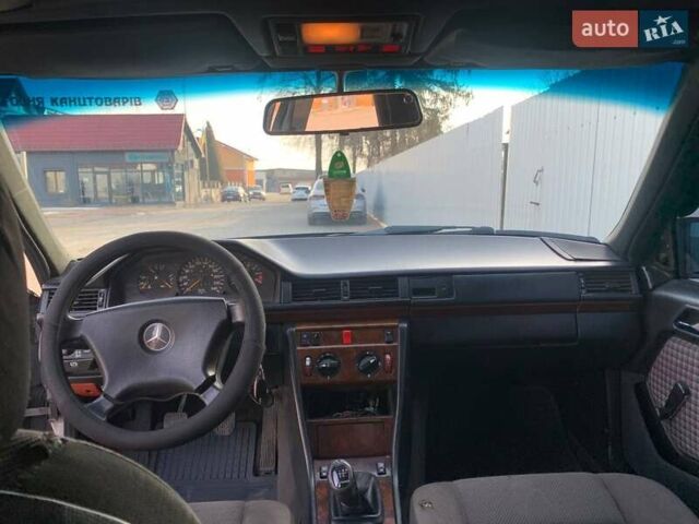 Серый Мерседес Е-Класс, объемом двигателя 2.6 л и пробегом 430 тыс. км за 1650 $, фото 6 на Automoto.ua